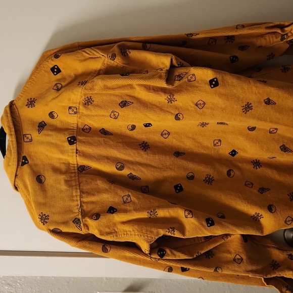 Forever 21 Men courdory mustard yellow button down size S - Picture 9 of 10